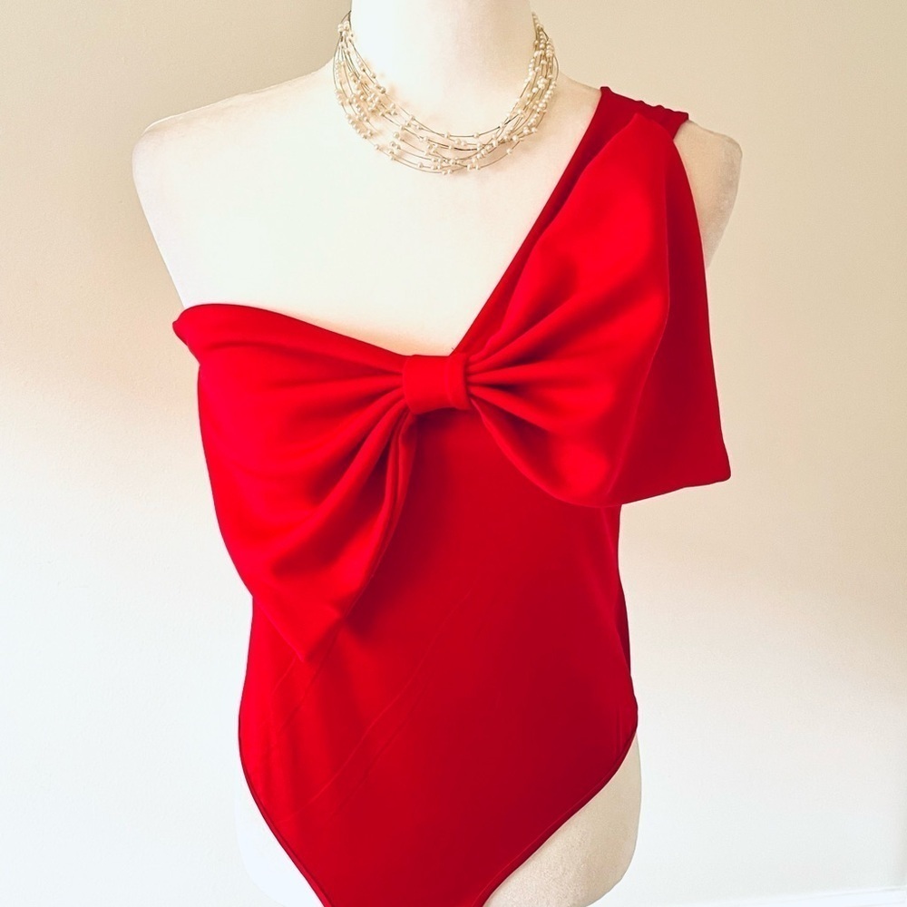 ❤️ Sexy & Chic Red One-Shoulder Bow Front Bodysuit – Size L 💃✨ - Picture 4 of 12